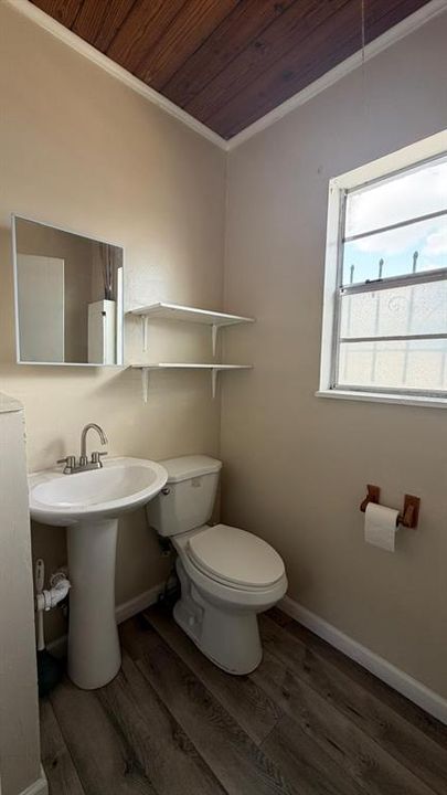 For Sale: $187,500 (2 beds, 1 baths, 923 Square Feet)