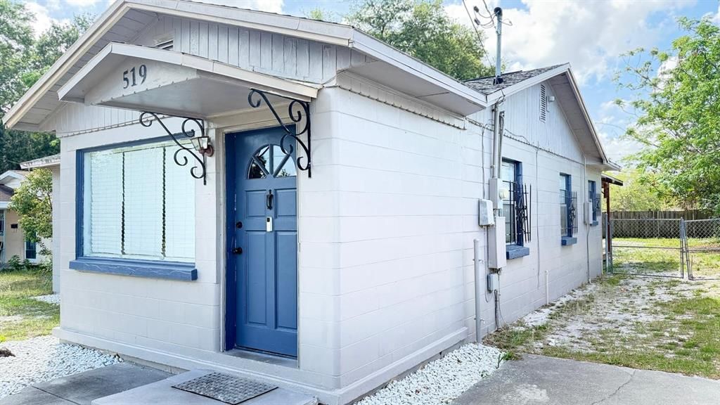 For Sale: $187,500 (2 beds, 1 baths, 923 Square Feet)