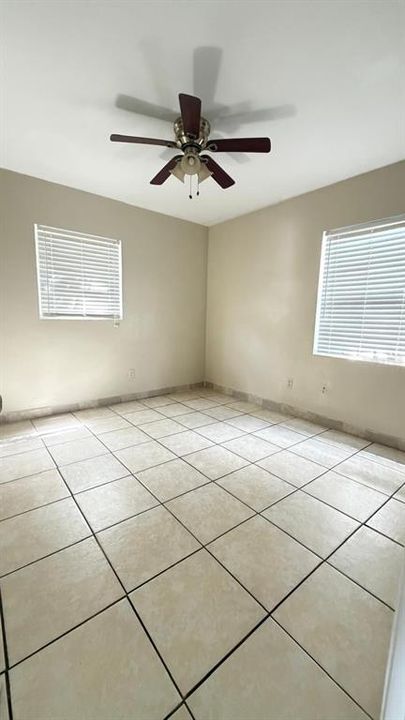 For Sale: $187,500 (2 beds, 1 baths, 923 Square Feet)