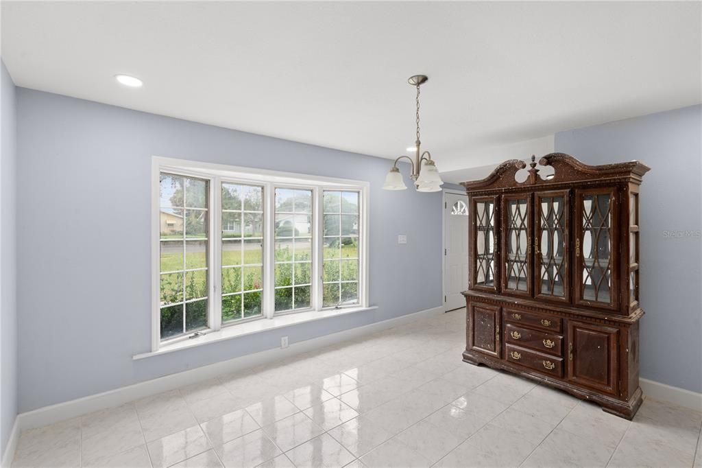 For Sale: $625,000 (5 beds, 3 baths, 2338 Square Feet)