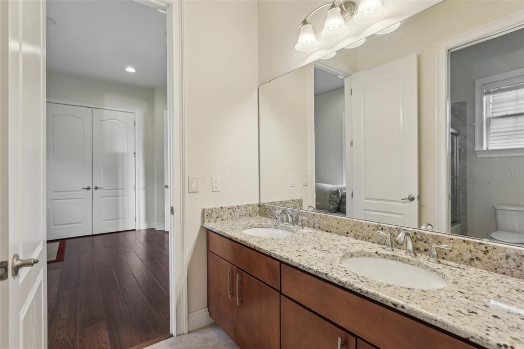 For Sale: $1,850,000 (5 beds, 5 baths, 5118 Square Feet)
