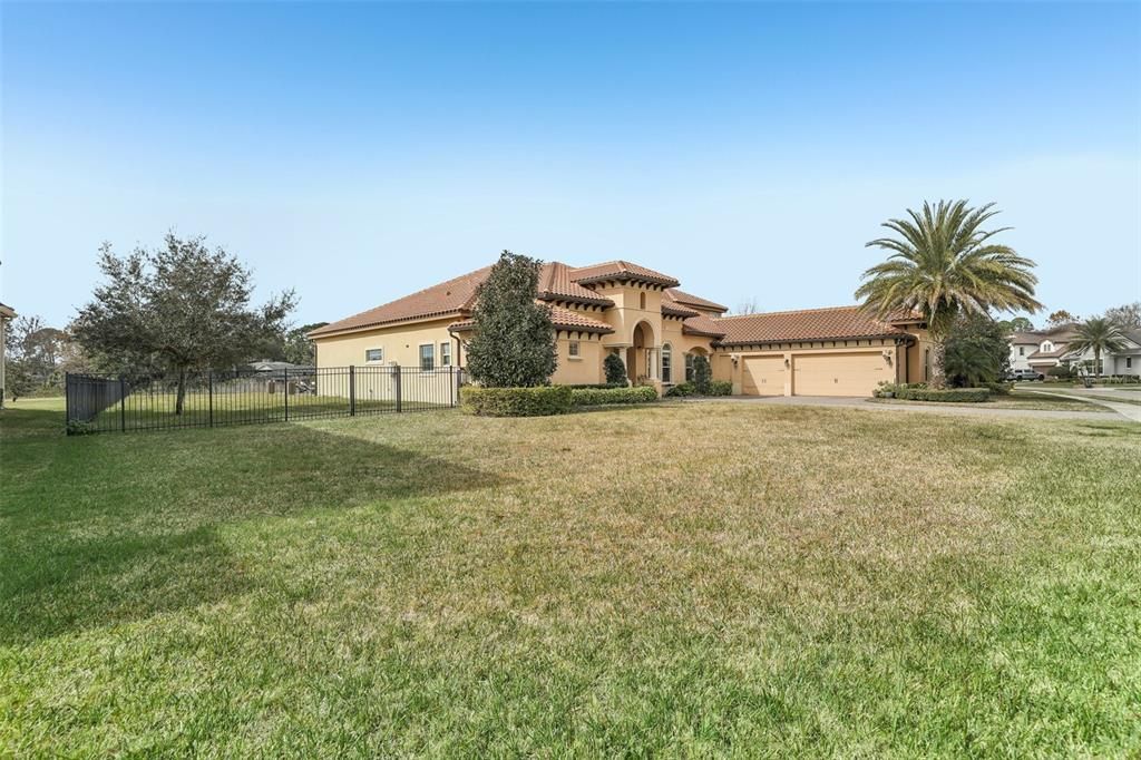 For Sale: $1,850,000 (5 beds, 5 baths, 5118 Square Feet)
