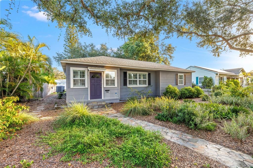 For Sale: $399,000 (2 beds, 1 baths, 908 Square Feet)