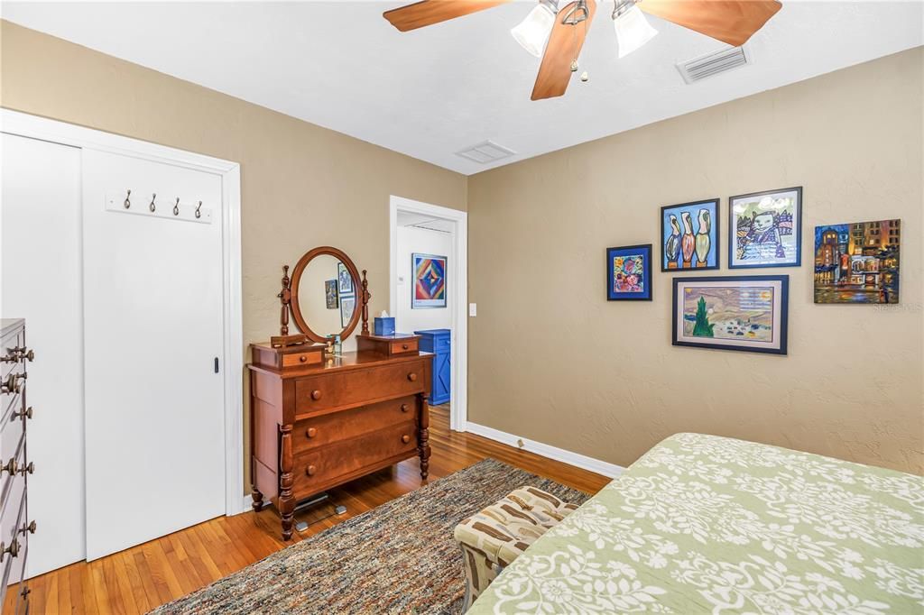 For Sale: $399,000 (2 beds, 1 baths, 908 Square Feet)