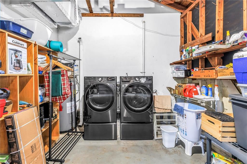 For Sale: $399,000 (2 beds, 1 baths, 908 Square Feet)