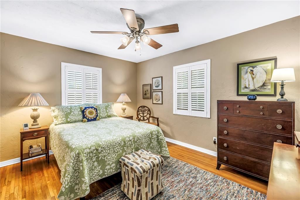 For Sale: $399,000 (2 beds, 1 baths, 908 Square Feet)