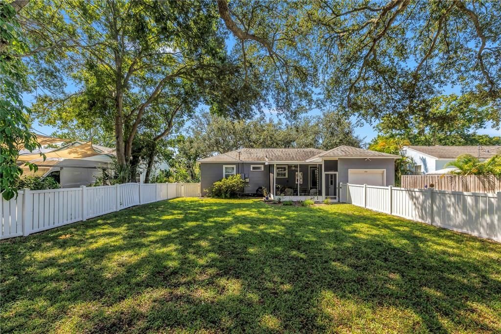 For Sale: $399,000 (2 beds, 1 baths, 908 Square Feet)