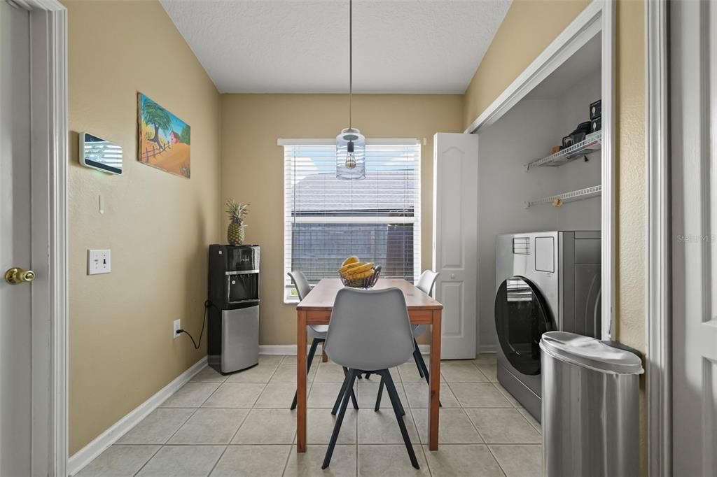 En Venta: $385,000 (4 camas, 2 baños, 1665 Pies cuadrados)