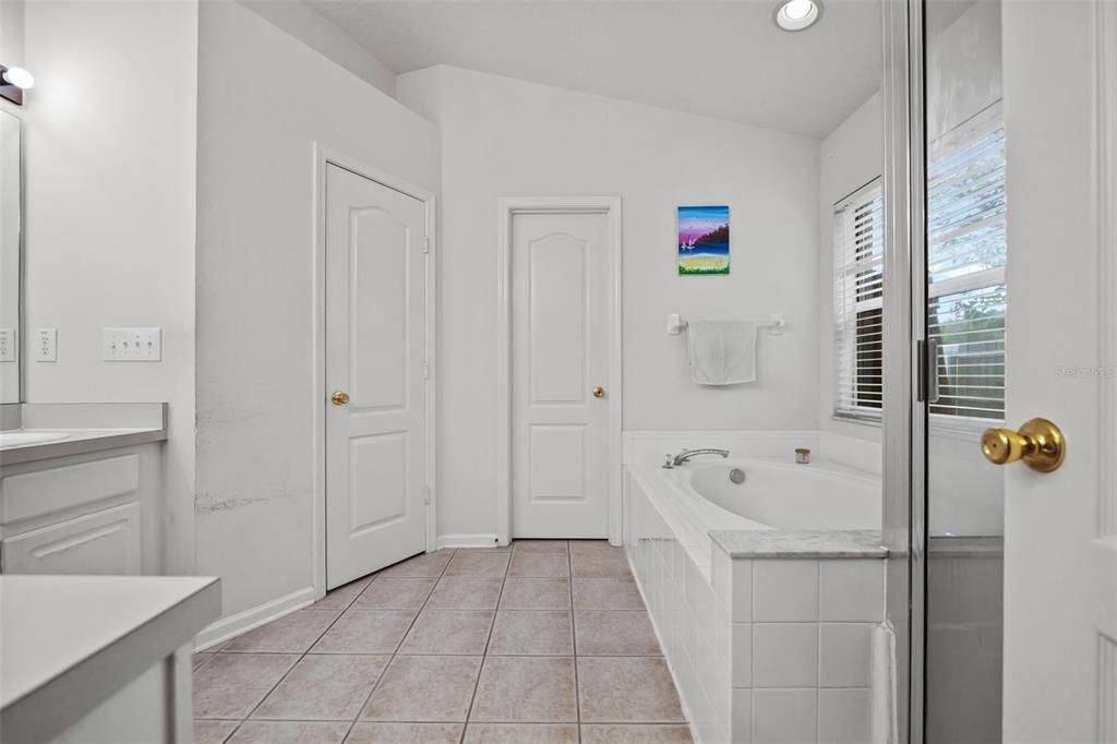 En Venta: $385,000 (4 camas, 2 baños, 1665 Pies cuadrados)