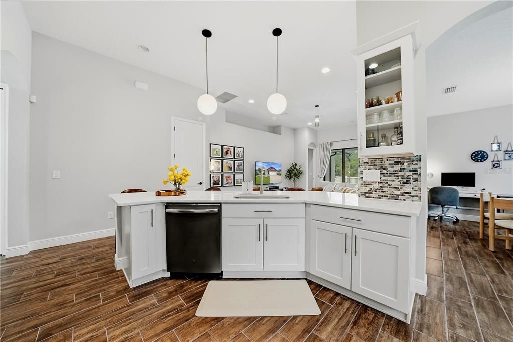 На продажу: $489,000 (4 спален, 2 ванн, 2062 Квадратных фут)