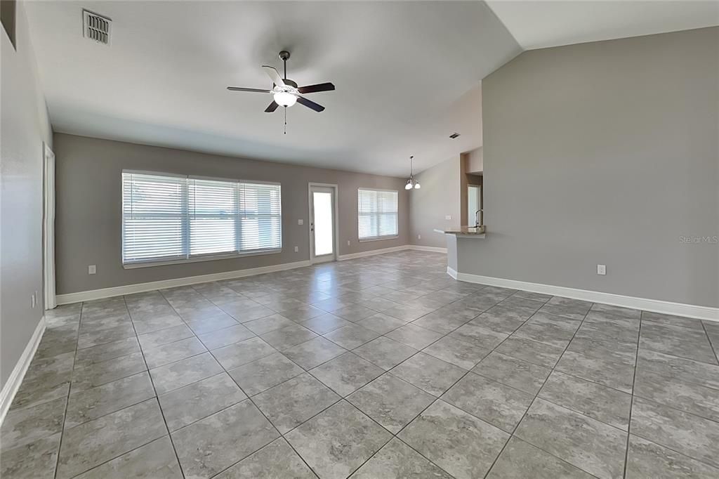 For Rent: $2,399 (4 beds, 2 baths, 2145 Square Feet)