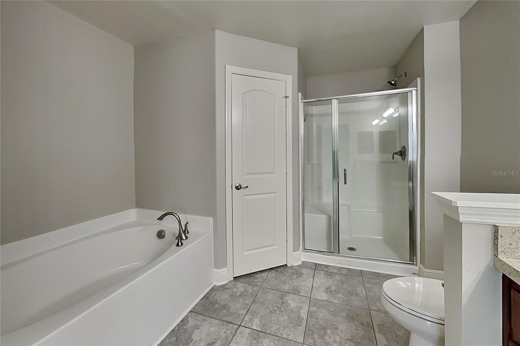 For Rent: $2,399 (4 beds, 2 baths, 2145 Square Feet)