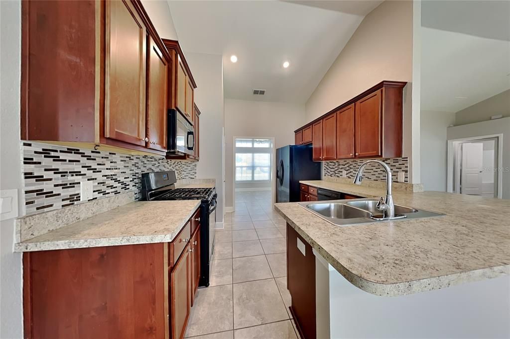 For Rent: $2,399 (4 beds, 2 baths, 2145 Square Feet)