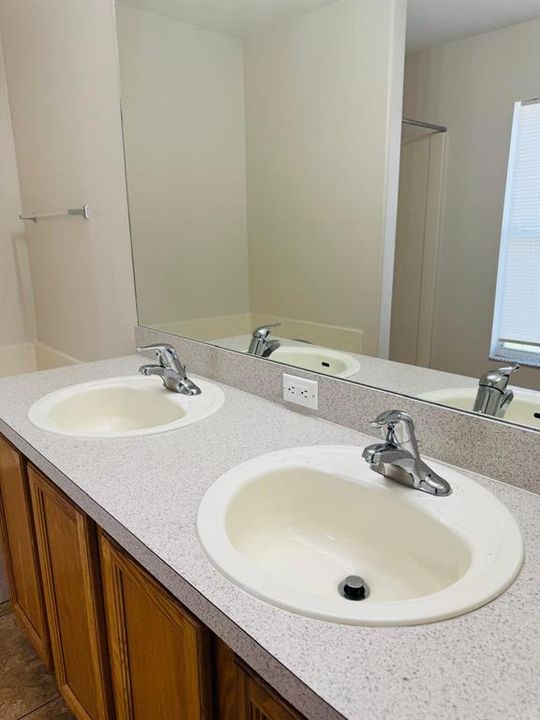 For Rent: $1,800 (3 beds, 2 baths, 1632 Square Feet)