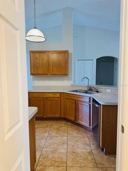 For Rent: $1,800 (3 beds, 2 baths, 1632 Square Feet)