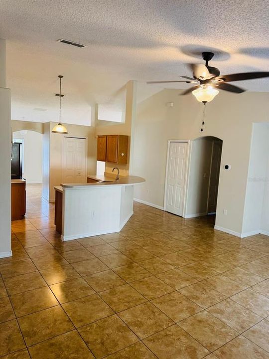 For Rent: $1,800 (3 beds, 2 baths, 1632 Square Feet)