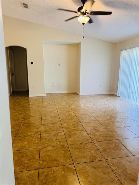 For Rent: $1,800 (3 beds, 2 baths, 1632 Square Feet)