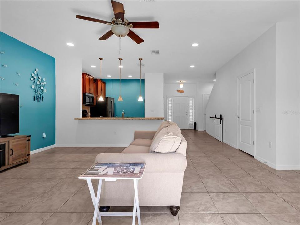 For Sale: $299,900 (3 beds, 2 baths, 1550 Square Feet)