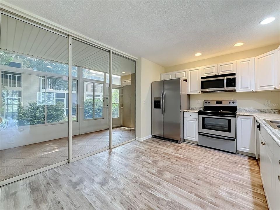 На продажу: $245,900 (2 спален, 1 ванн, 1190 Квадратных фут)
