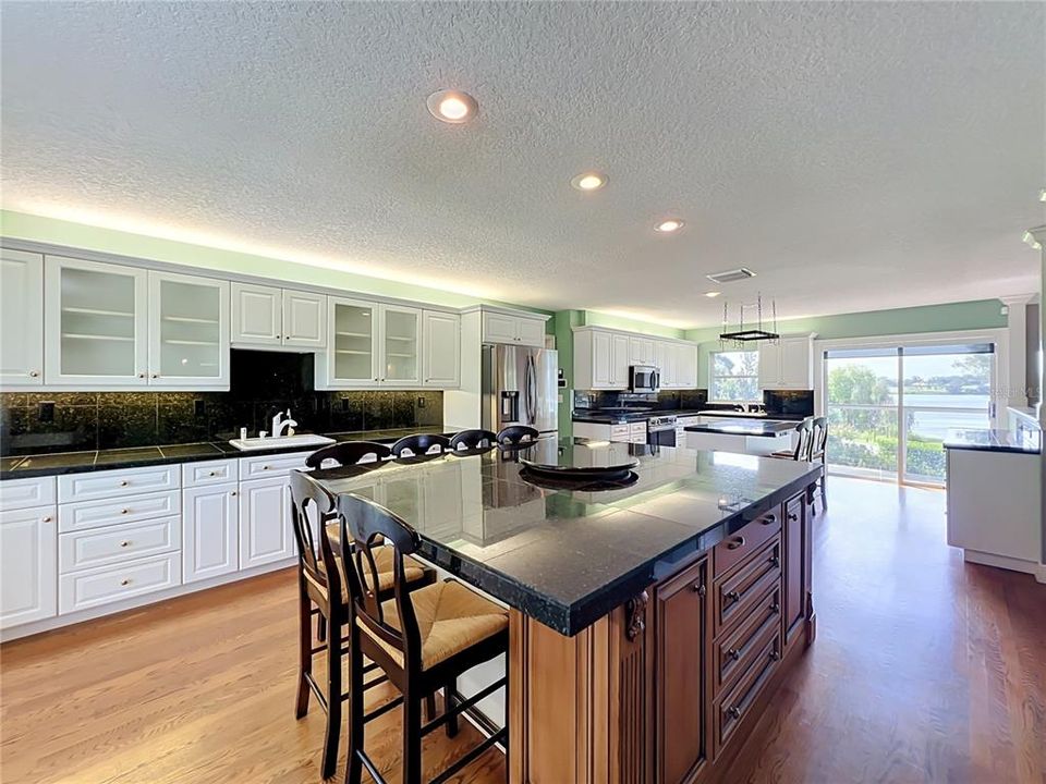 En Venta: $875,000 (4 camas, 3 baños, 3672 Pies cuadrados)