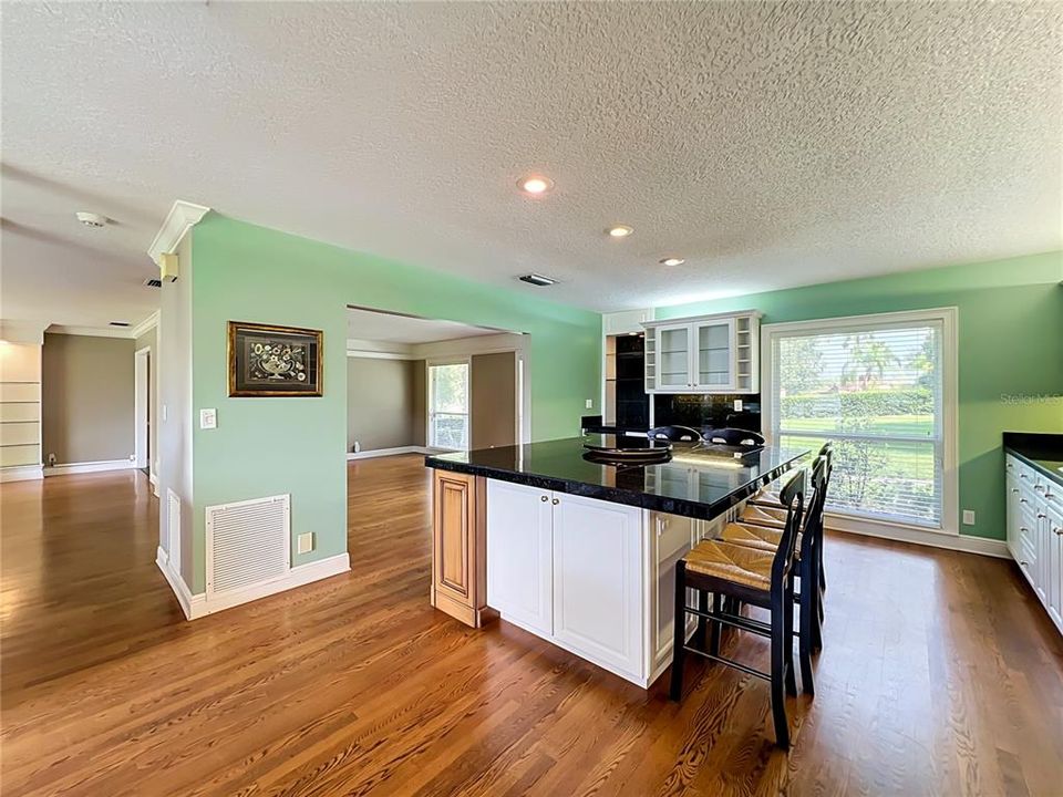 En Venta: $875,000 (4 camas, 3 baños, 3672 Pies cuadrados)