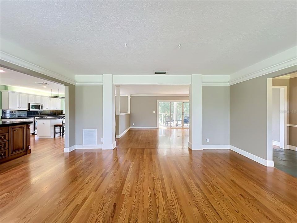 En Venta: $875,000 (4 camas, 3 baños, 3672 Pies cuadrados)