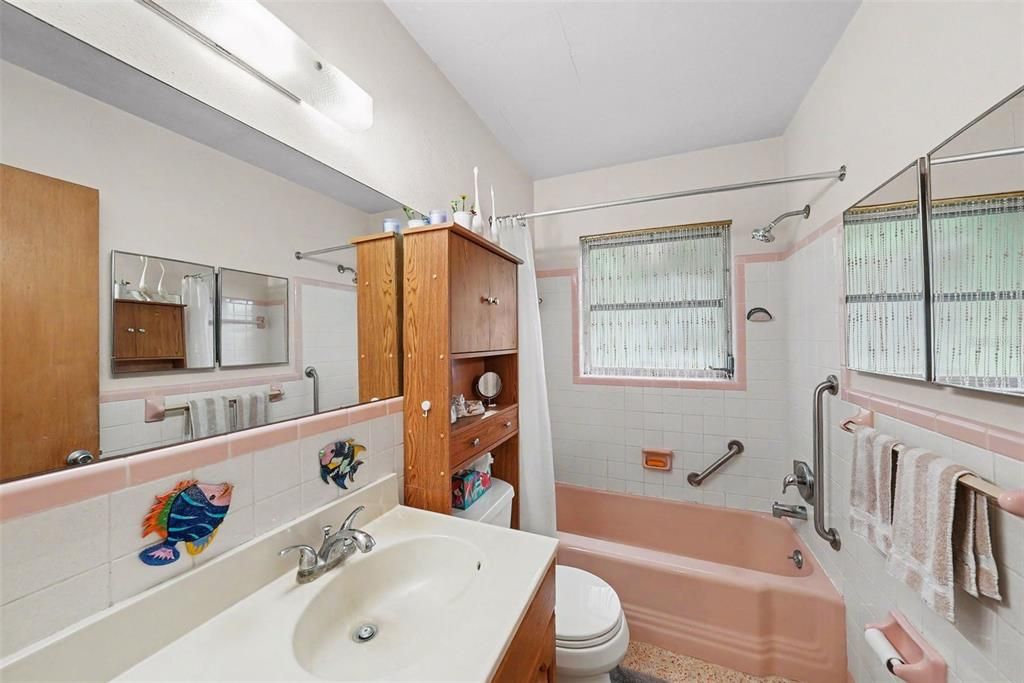 For Sale: $320,000 (2 beds, 2 baths, 1260 Square Feet)