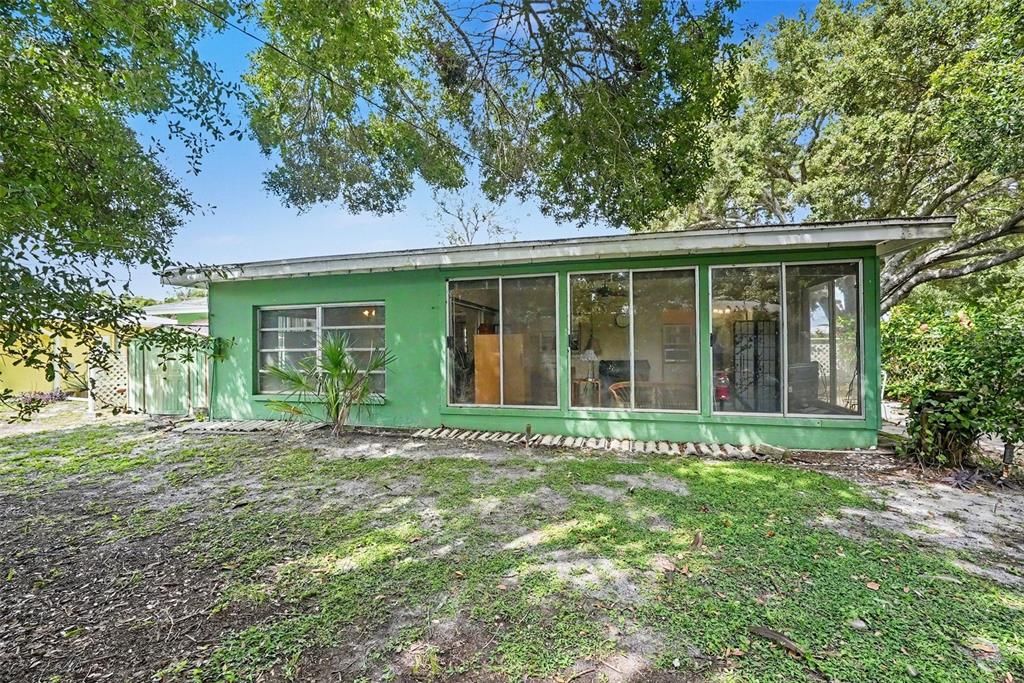 For Sale: $320,000 (2 beds, 2 baths, 1260 Square Feet)