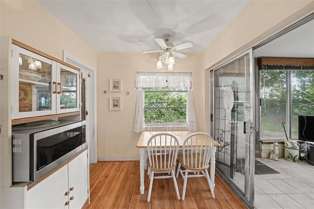 For Sale: $320,000 (2 beds, 2 baths, 1260 Square Feet)