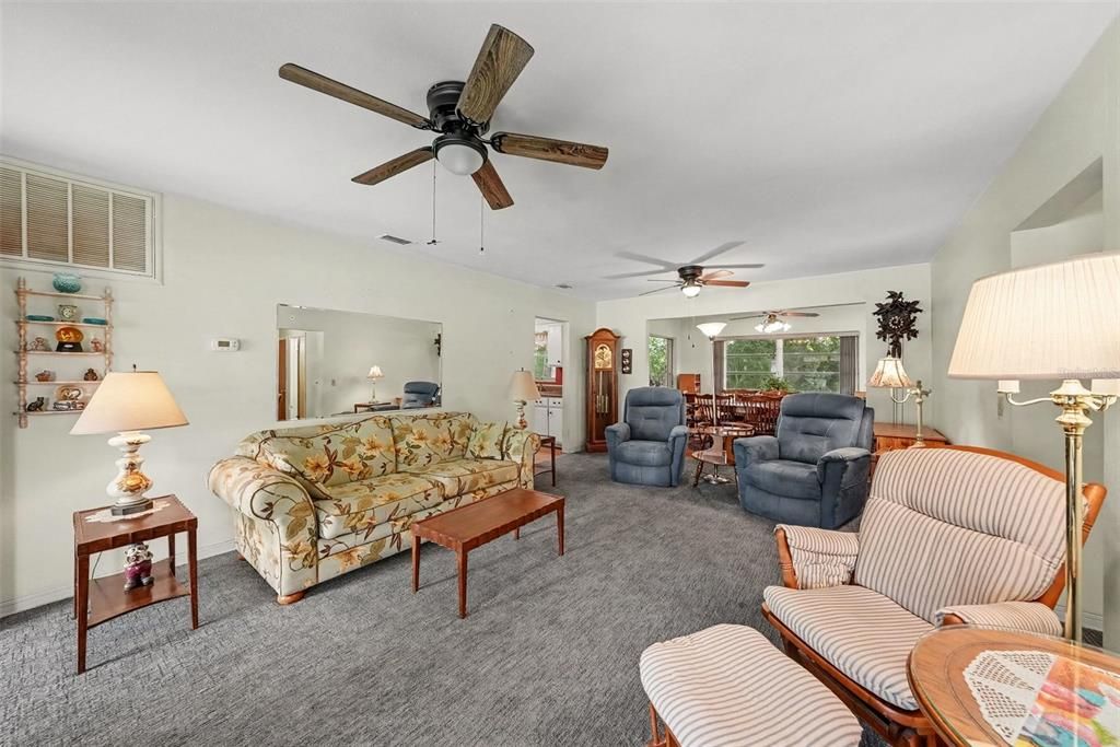 For Sale: $320,000 (2 beds, 2 baths, 1260 Square Feet)