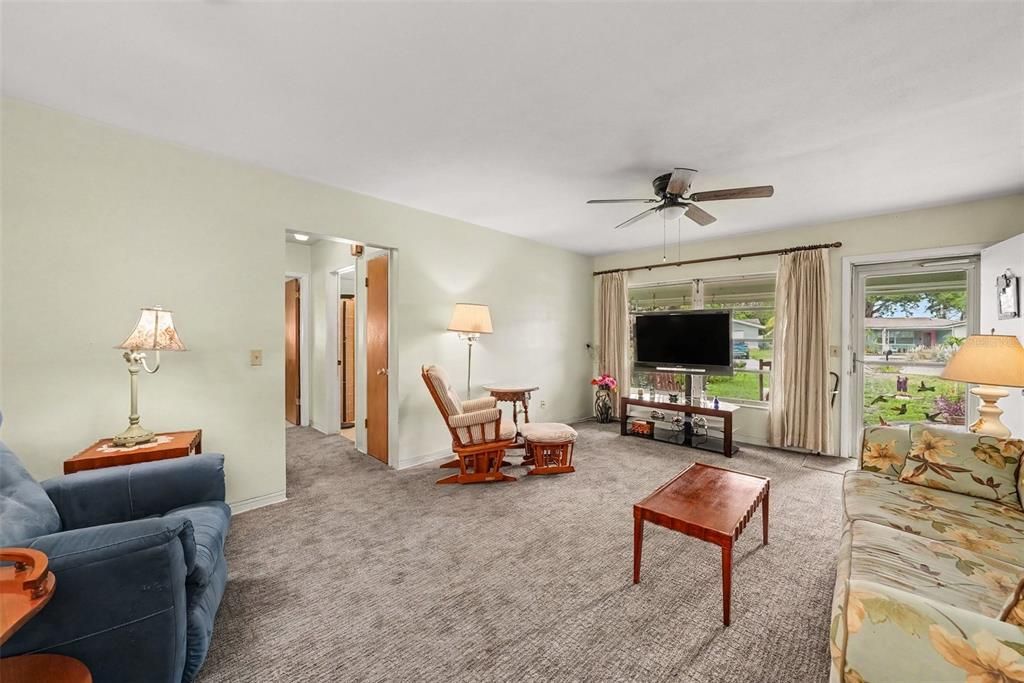 For Sale: $320,000 (2 beds, 2 baths, 1260 Square Feet)