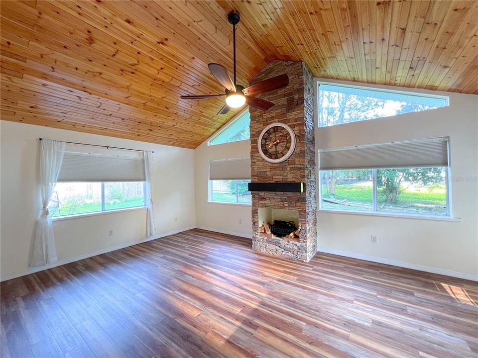 En Renta: $2,300 (3 camas, 2 baños, 1936 Pies cuadrados)