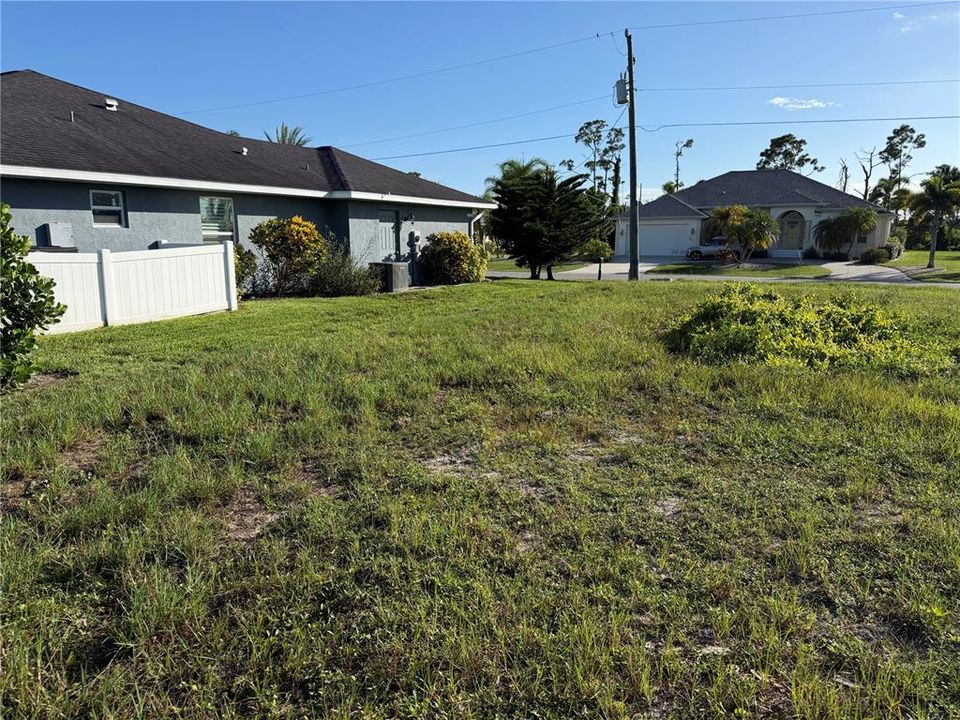 На продажу: $40,000 (0.22 acres)