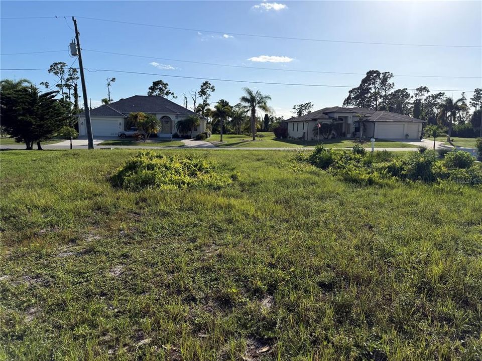 На продажу: $40,000 (0.22 acres)