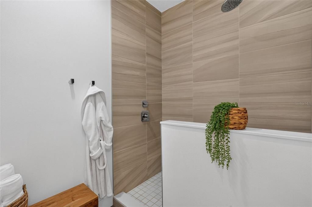 En Venta: $575,000 (3 camas, 2 baños, 2131 Pies cuadrados)