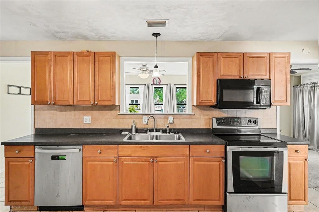 For Sale: $265,000 (4 beds, 2 baths, 1312 Square Feet)