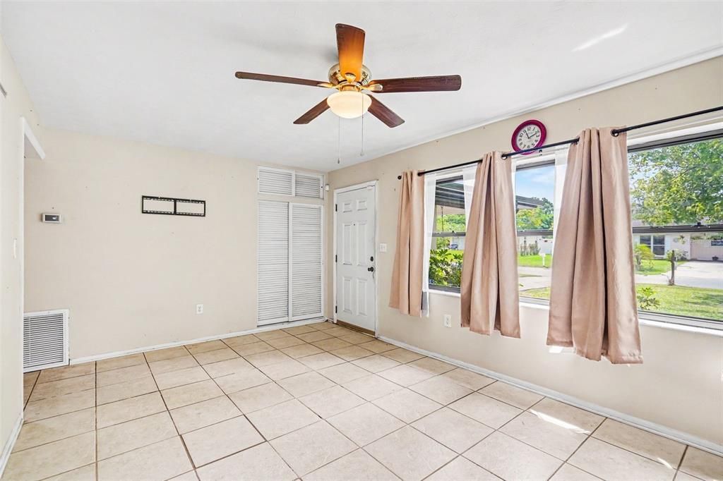 For Sale: $265,000 (4 beds, 2 baths, 1312 Square Feet)