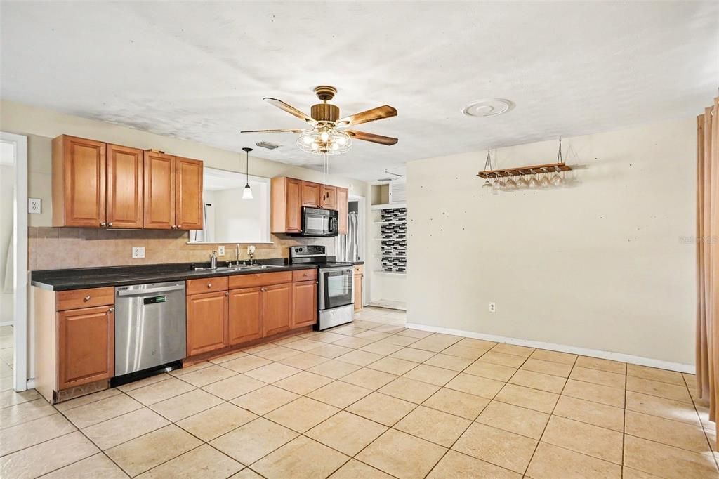 For Sale: $265,000 (4 beds, 2 baths, 1312 Square Feet)