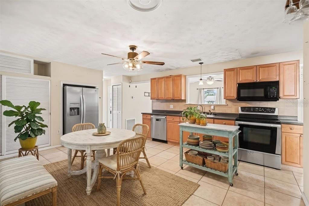 For Sale: $265,000 (4 beds, 2 baths, 1312 Square Feet)