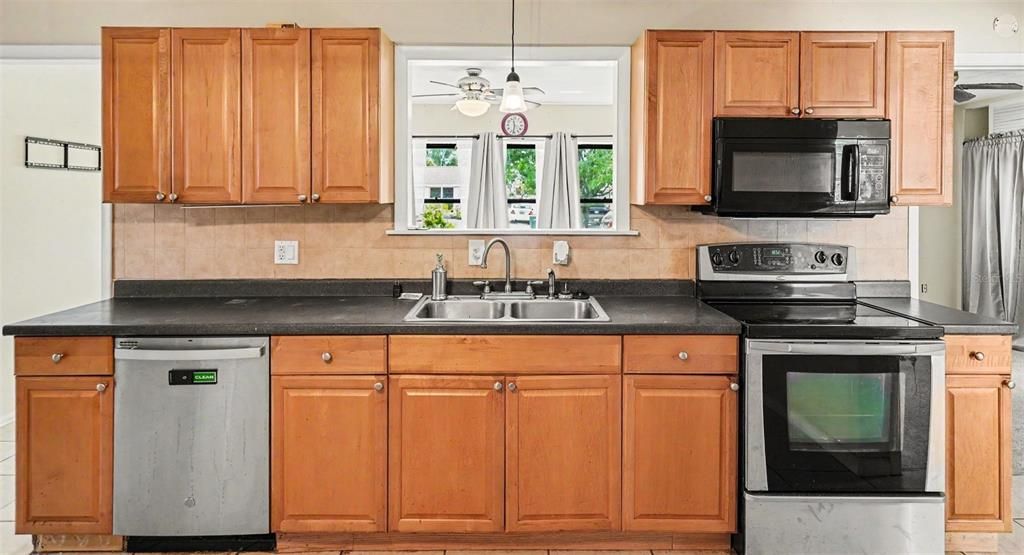 For Sale: $265,000 (4 beds, 2 baths, 1312 Square Feet)