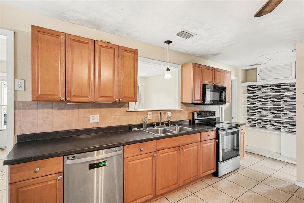 For Sale: $265,000 (4 beds, 2 baths, 1312 Square Feet)