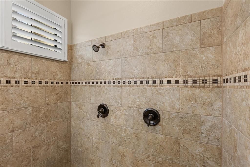 En Venta: $995,000 (5 camas, 5 baños, 3403 Pies cuadrados)