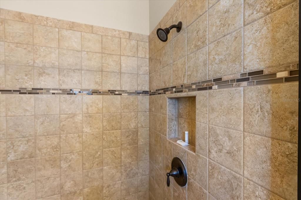En Venta: $995,000 (5 camas, 5 baños, 3403 Pies cuadrados)