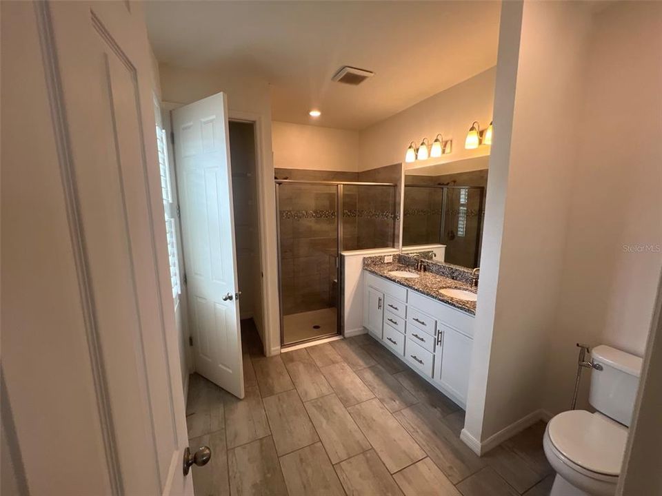For Rent: $2,995 (4 beds, 2 baths, 1989 Square Feet)
