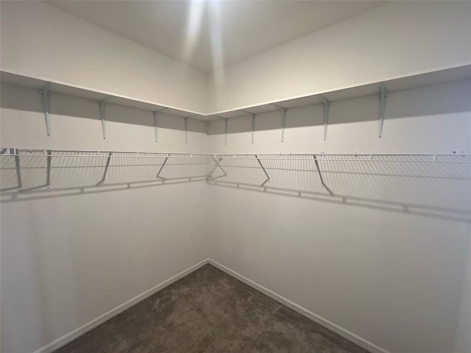 For Rent: $2,995 (4 beds, 2 baths, 1989 Square Feet)