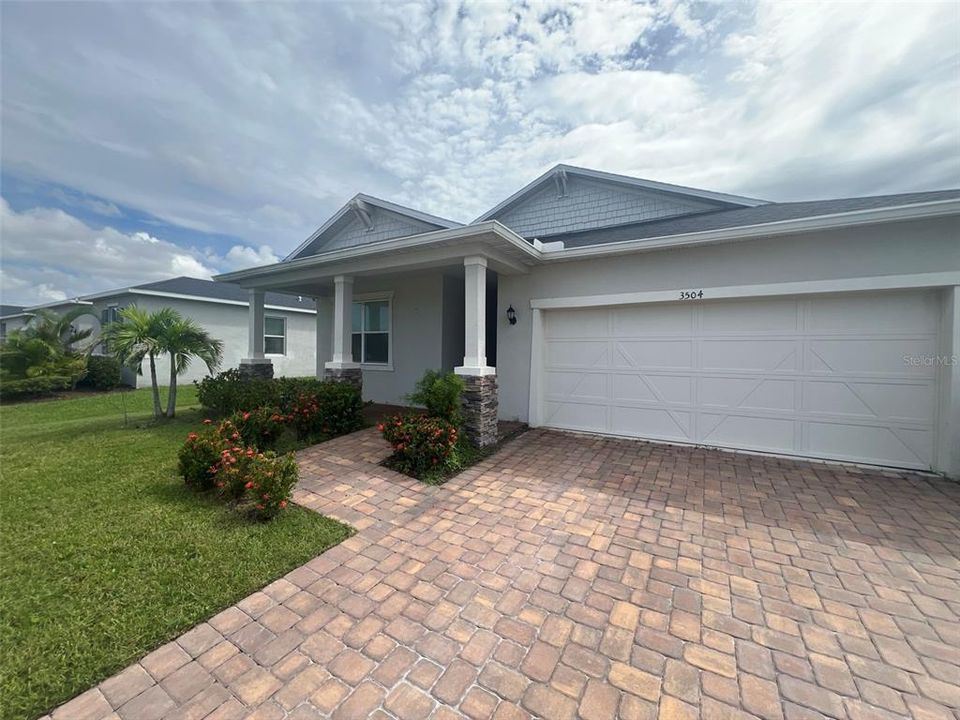 For Rent: $2,995 (4 beds, 2 baths, 1989 Square Feet)