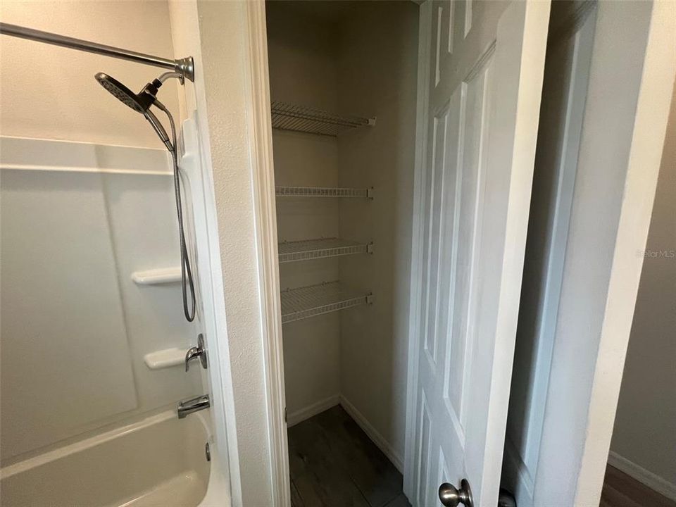 For Rent: $2,995 (4 beds, 2 baths, 1989 Square Feet)