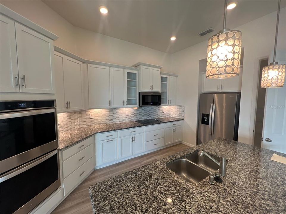 For Rent: $2,995 (4 beds, 2 baths, 1989 Square Feet)
