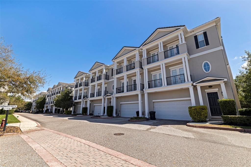 For Sale: $899,000 (3 beds, 3 baths, 3950 Square Feet)