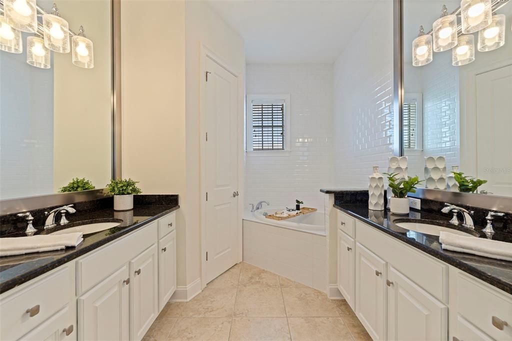For Sale: $899,000 (3 beds, 3 baths, 3950 Square Feet)